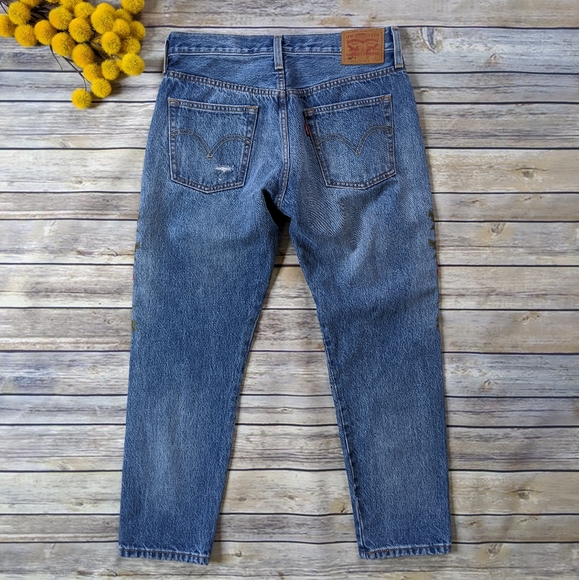 Levi's Rose Embroidered Distressed Tapered… - Picture 11 of 15
